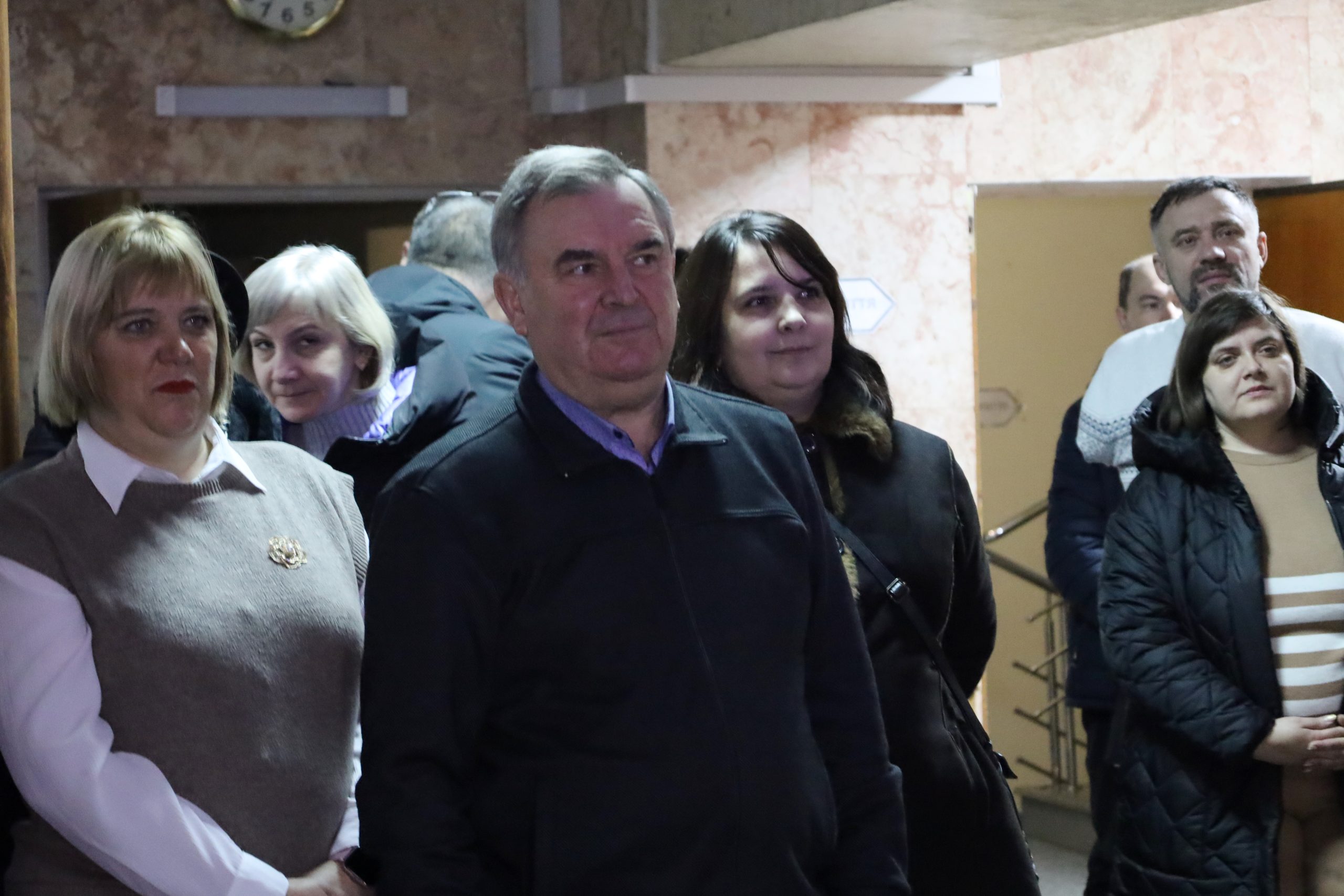 У Будинку рад відкрили благодійну різдвяно-новорічну виставку дитячої творчості «Творчі та вільні»