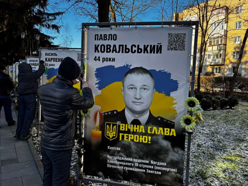 Тиха акція «Ангели пам’яті»: учні вшанували полеглих захисників у Сквері Пам’яті