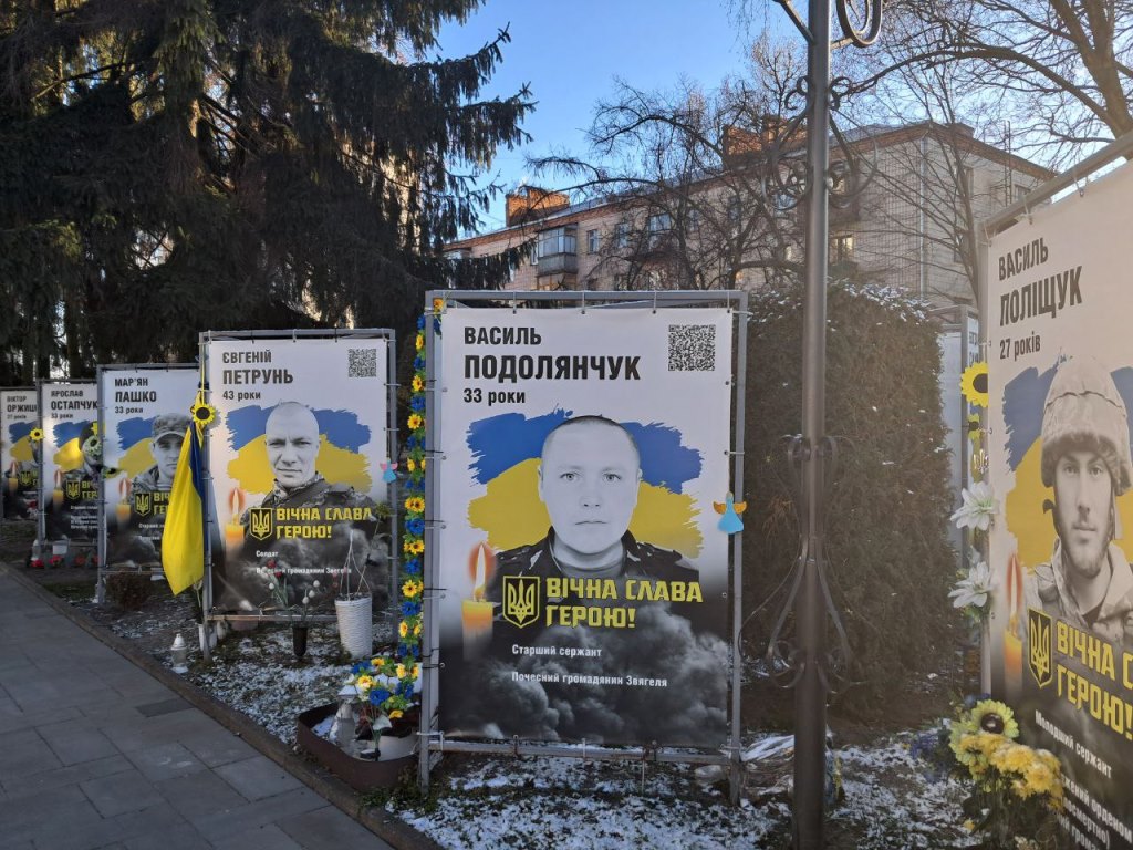 Тиха акція «Ангели пам’яті»: учні вшанували полеглих захисників у Сквері Пам’яті
