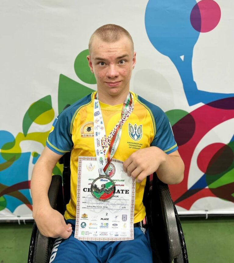 Звягельські спортсмени Віталій Ліньов та Ілля Косянчук отримали високі спортивні звання