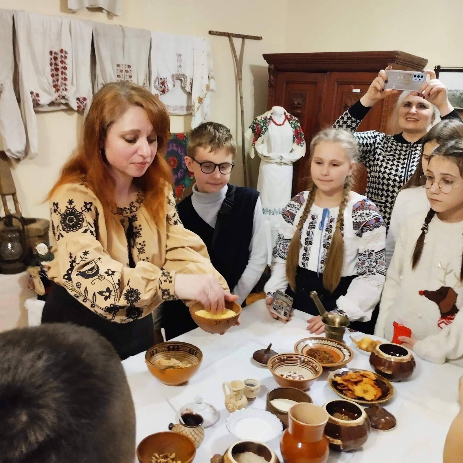 У музеї родини Косачів-Драгоманових тривають різдвяні майстер-класи «Різдво як у Косачів»