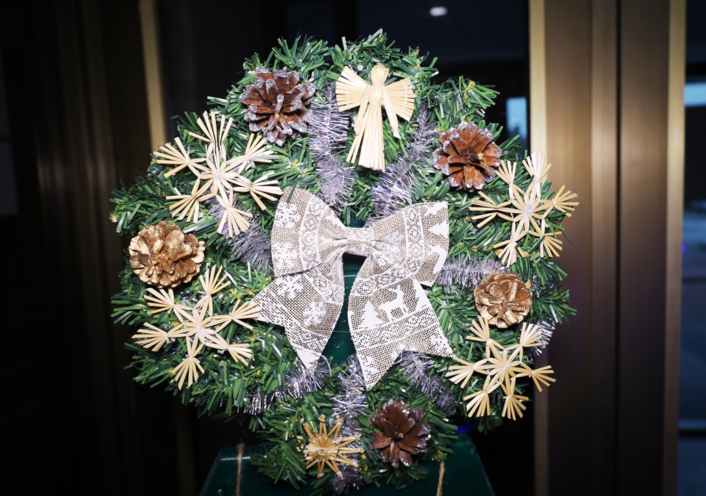 У Будинку рад відкрили благодійну різдвяно-новорічну виставку дитячої творчості «Творчі та вільні»