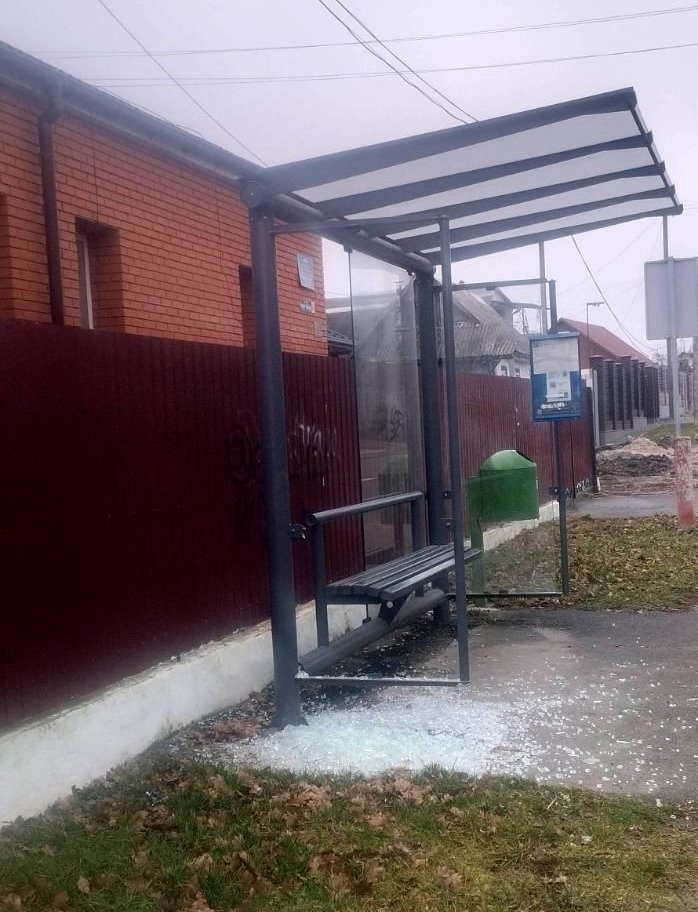 Черговий випадок вандалізму на зупинках громадського транспорту