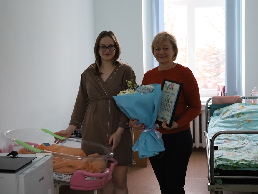 У Звягельській міській територіальній громаді привітали першого новонародженого