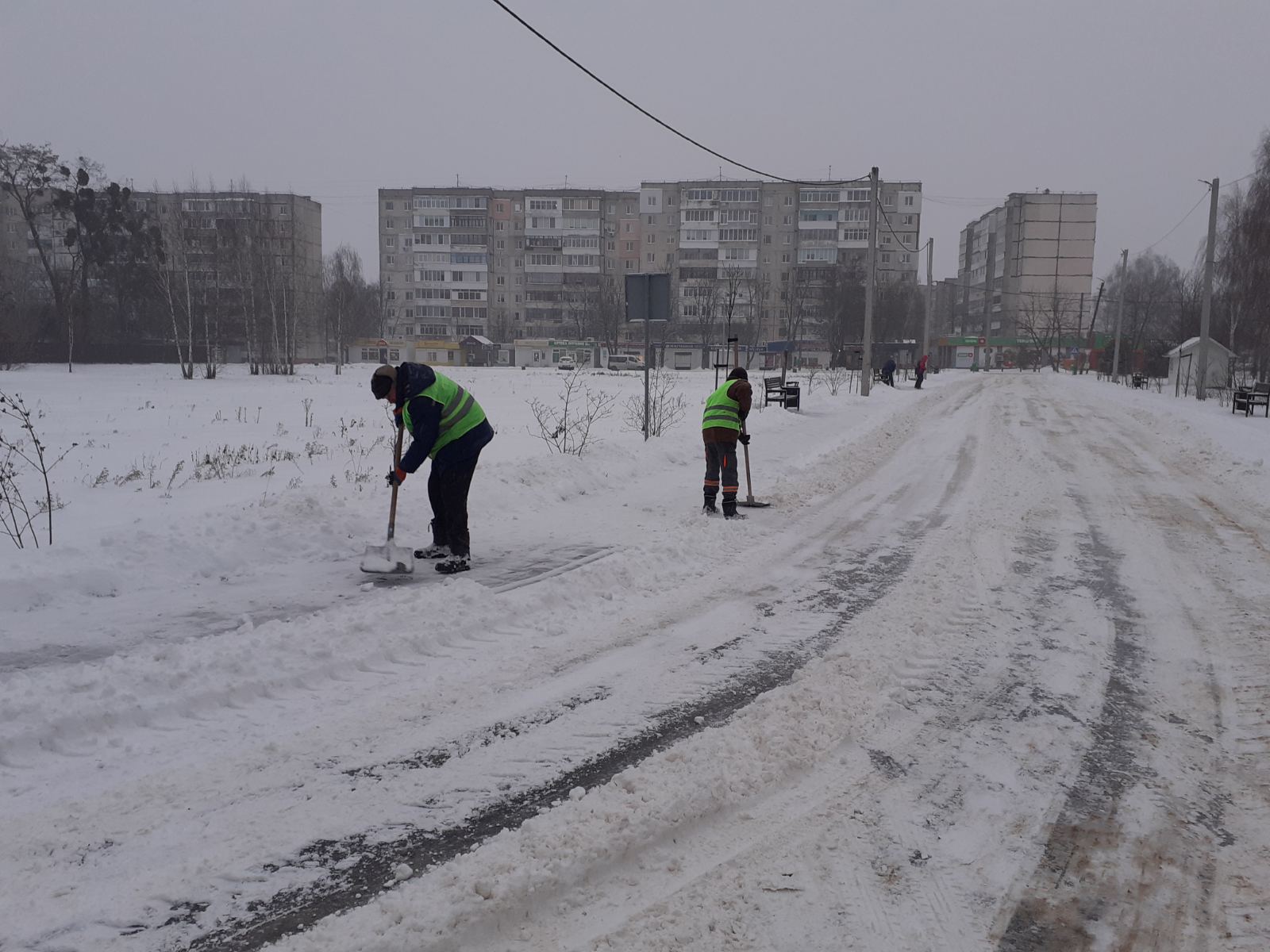 Негода у громаді: комунальні служби працюють у посиленому режимі