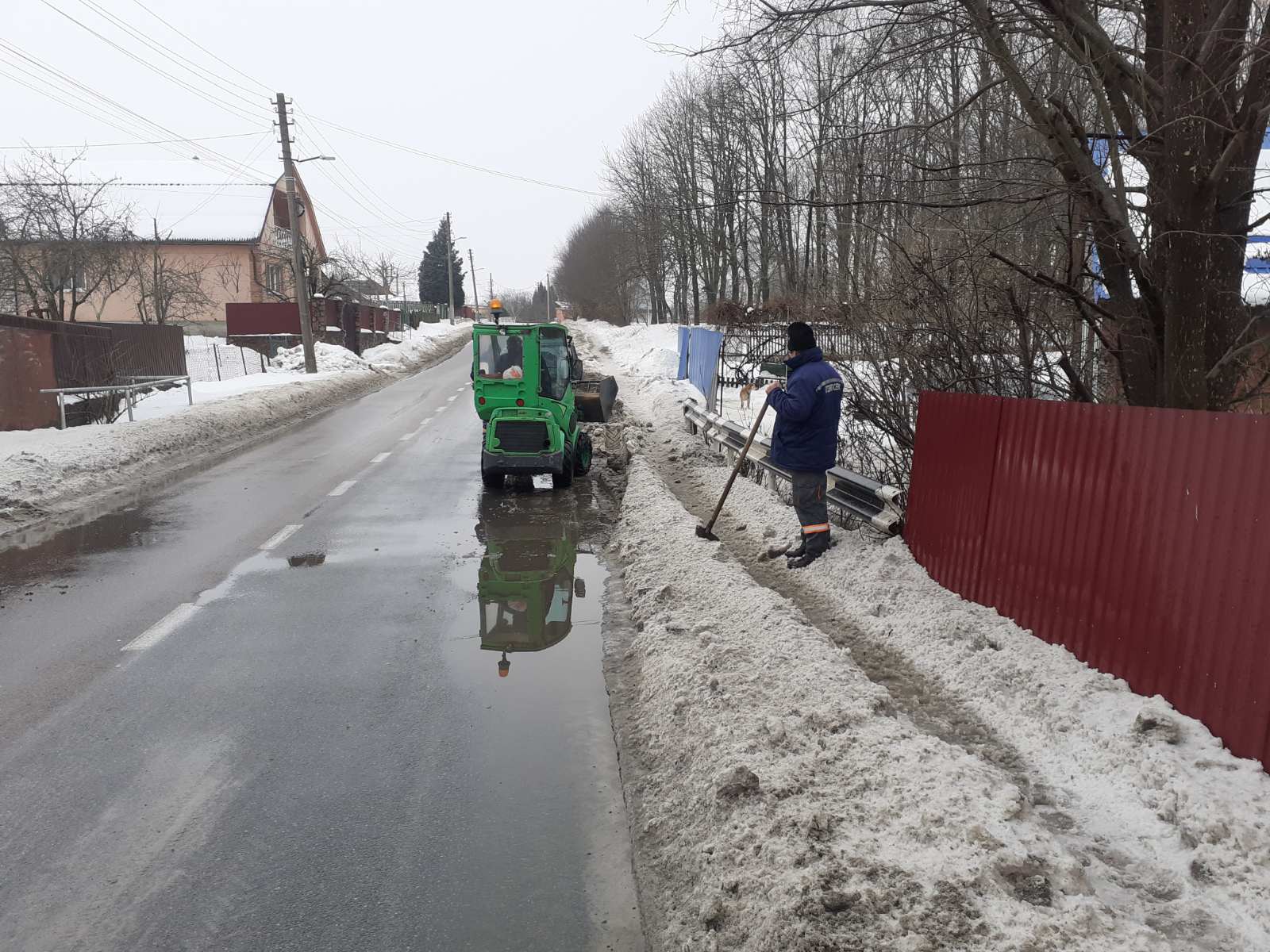 Комунальні служби Звягеля працюють над подоланням наслідків негоди