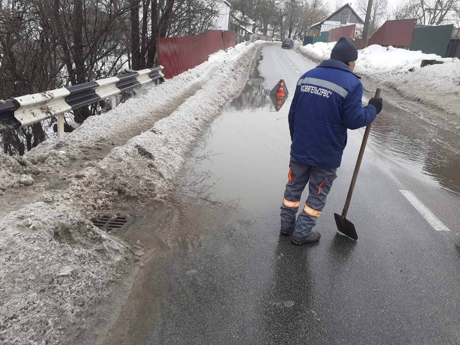 Комунальні служби Звягеля працюють над подоланням наслідків негоди