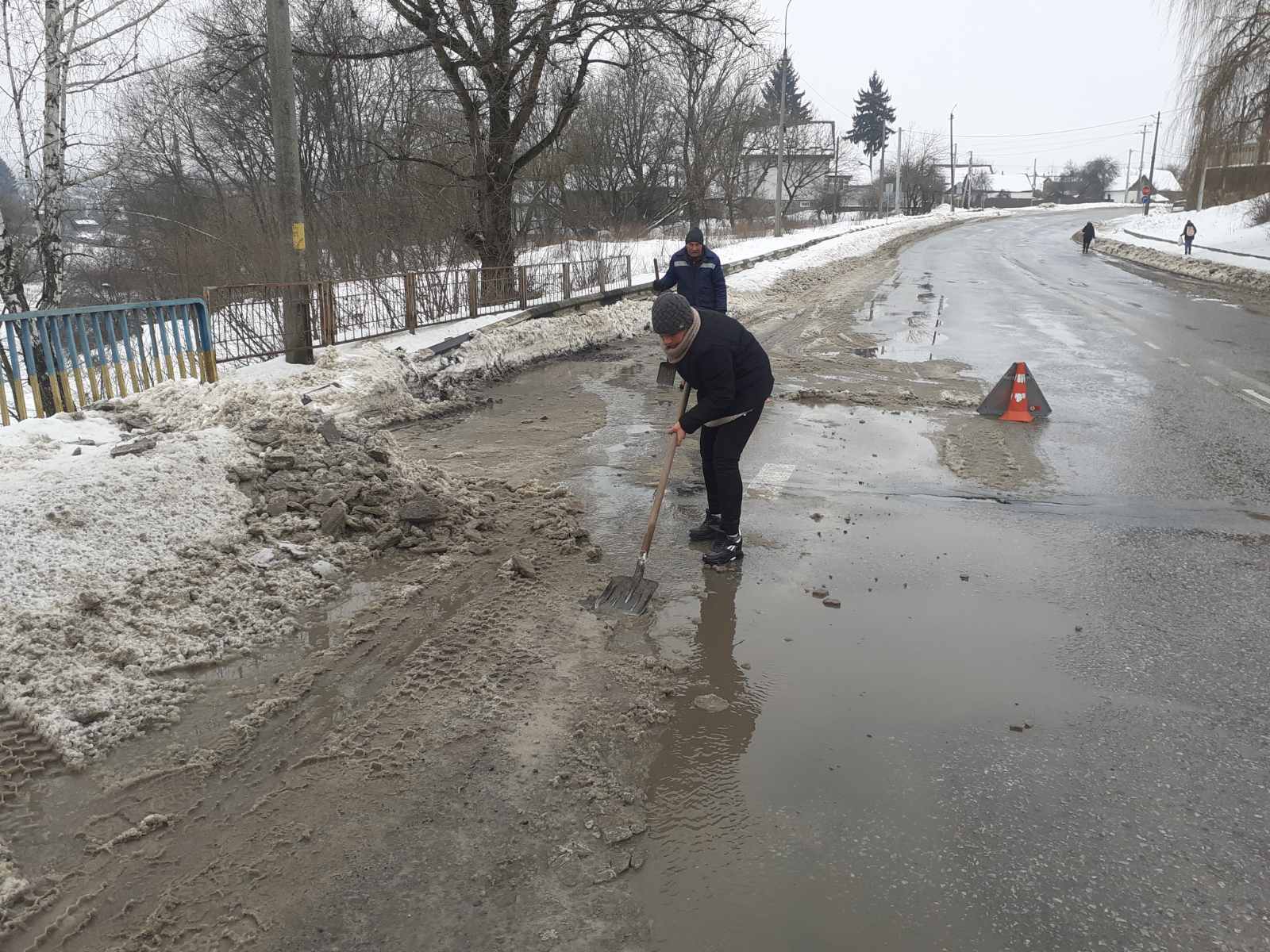 Комунальні служби Звягеля працюють над подоланням наслідків негоди