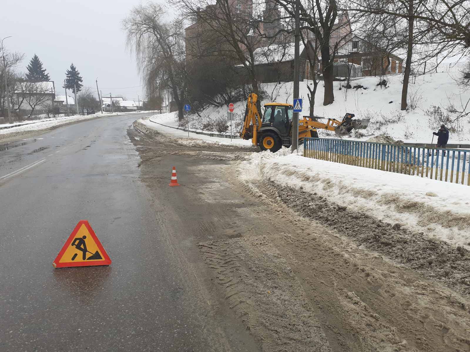 Комунальні служби Звягеля працюють над подоланням наслідків негоди