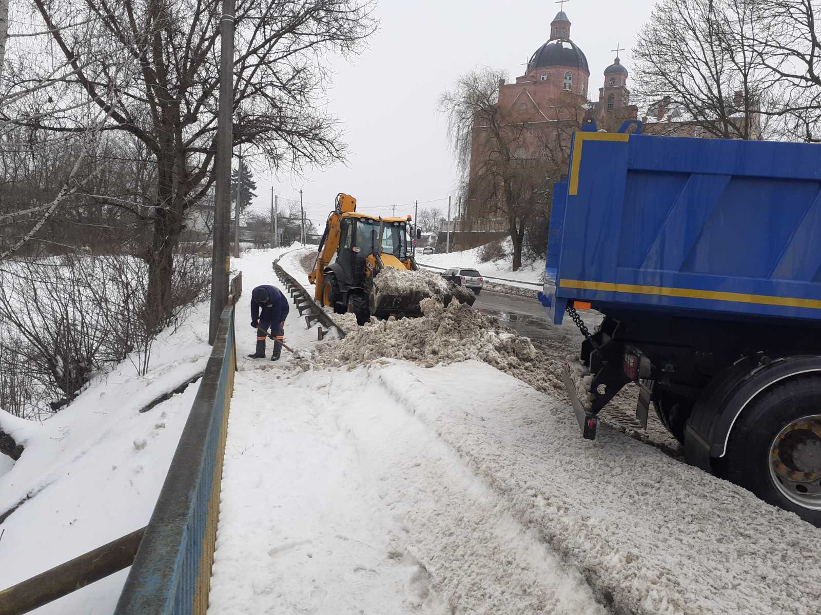 Комунальні служби Звягеля працюють над подоланням наслідків негоди