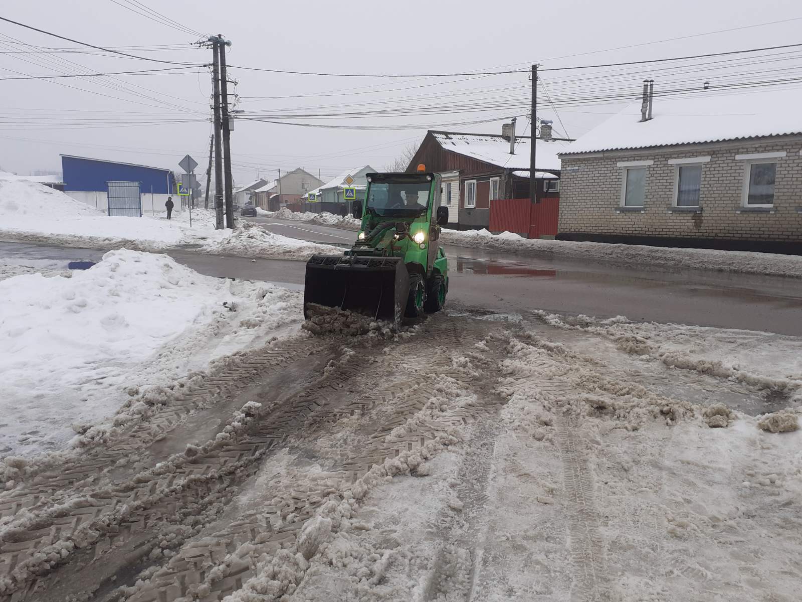 Комунальні служби Звягеля працюють над подоланням наслідків негоди