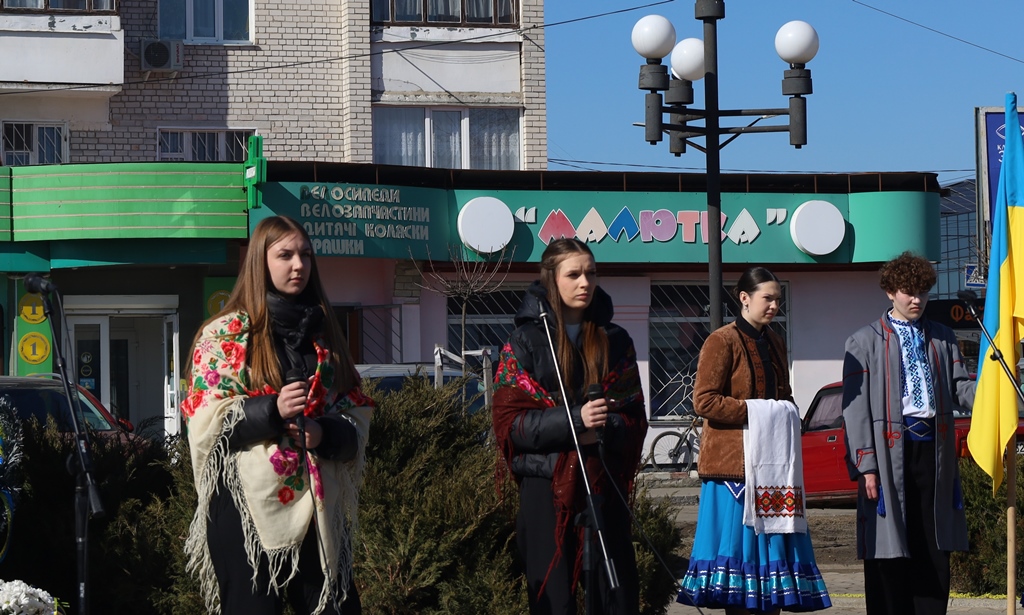 Звягель вшанував Тараса Шевченка з нагоди 212-ї річниці від дня народження