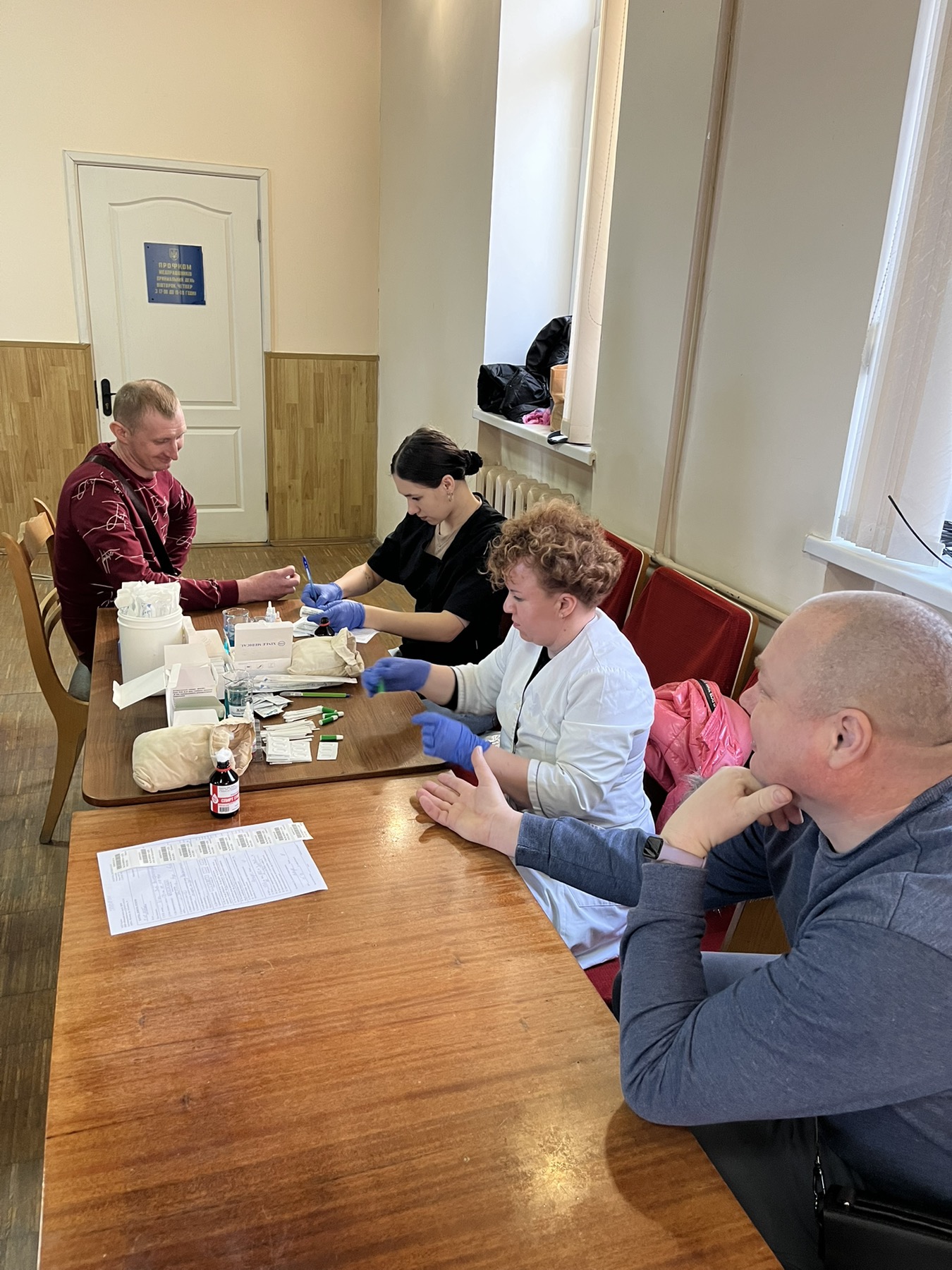 У Звягелі відбувся виїзний забір донорської крові: 92 людини подарували шанс на життя