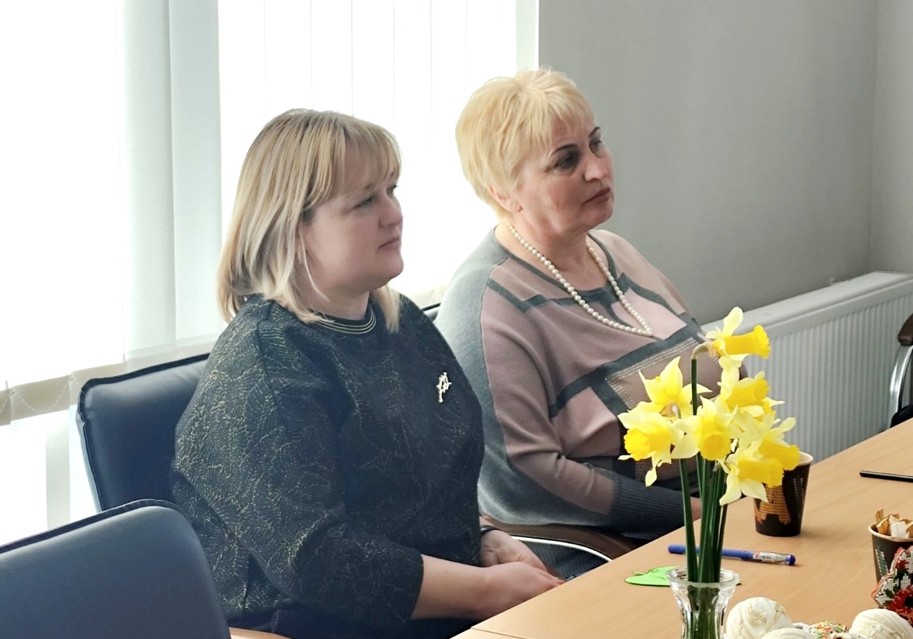 Тепло, що єднає: у секторі опіки, піклування та усиновлення служби у справах дітей відбулася «Чайна церемонія гарячих сердець»