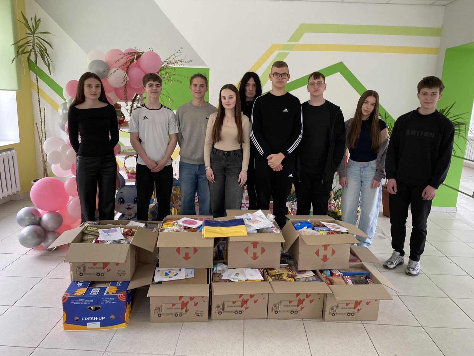 «Великодній кошик для ЗСУ» об’єднав освітян та учнів