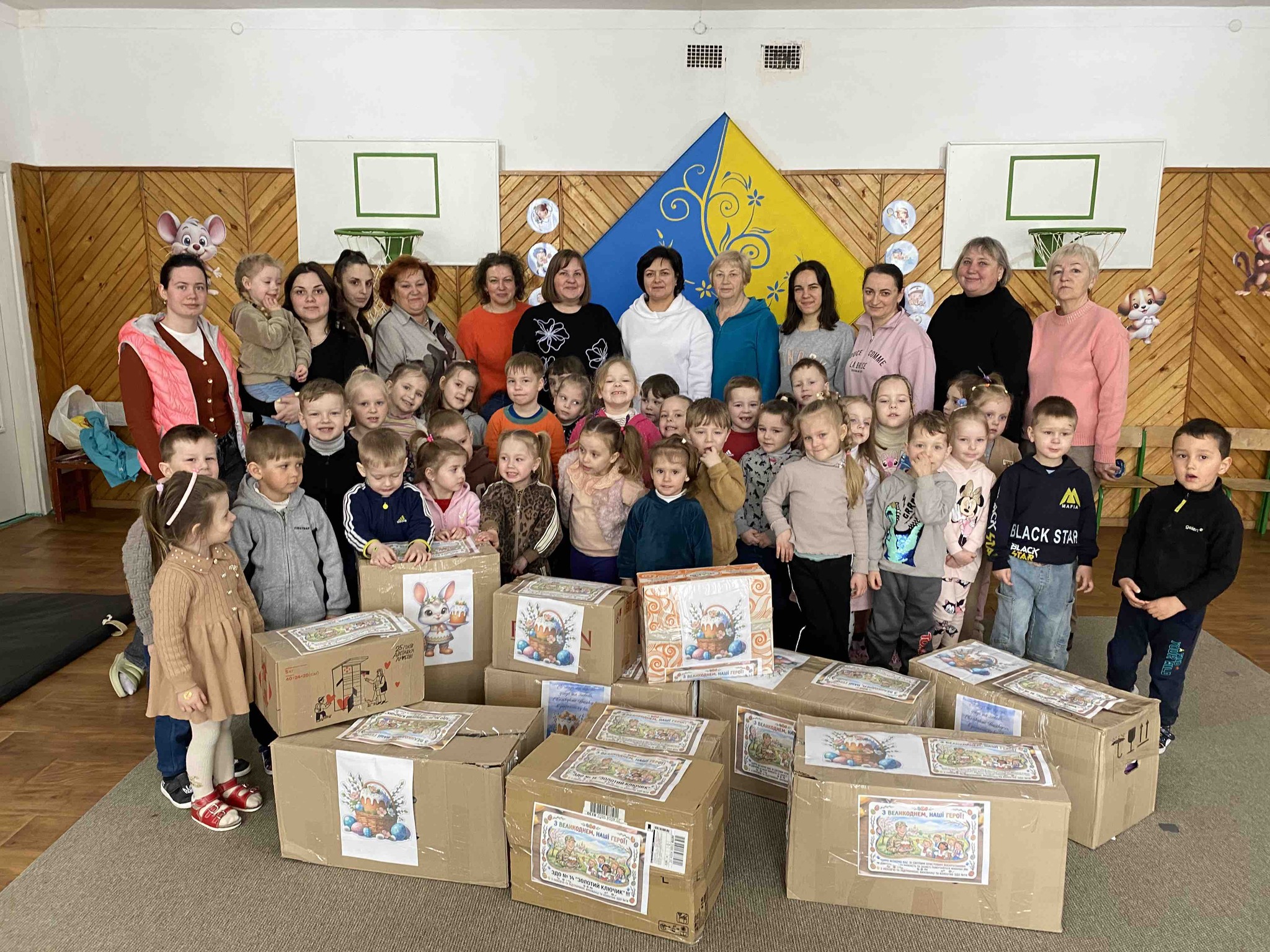 «Великодній кошик для ЗСУ» об’єднав освітян та учнів