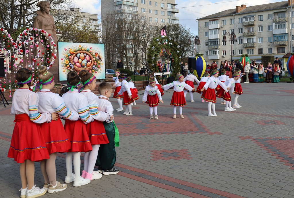 Звягель поринув в атмосферу великодніх гаївок та поліських традицій