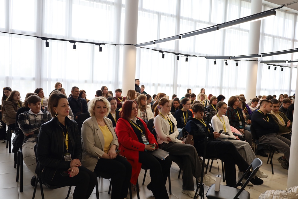 У Звягелі відбулося урочисте закриття Всеукраїнського шкільного чемпіонату з дебатів