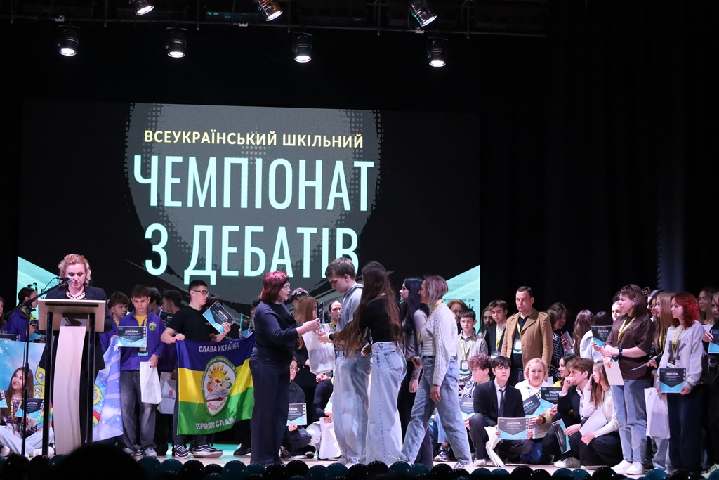 У Звягелі відбулося урочисте закриття Всеукраїнського шкільного чемпіонату з дебатів