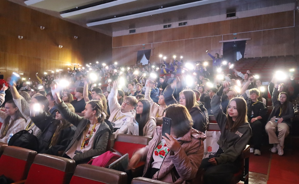 У Звягелі відбулося урочисте закриття Всеукраїнського шкільного чемпіонату з дебатів