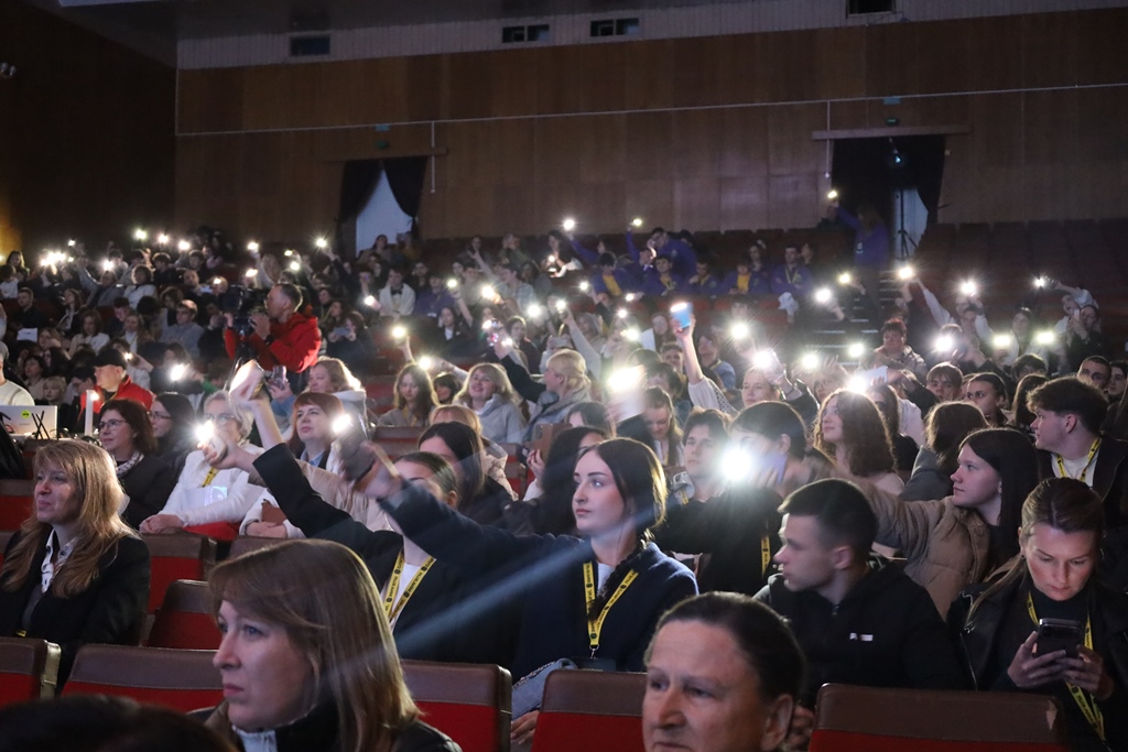 У Звягелі відбулося урочисте закриття Всеукраїнського шкільного чемпіонату з дебатів