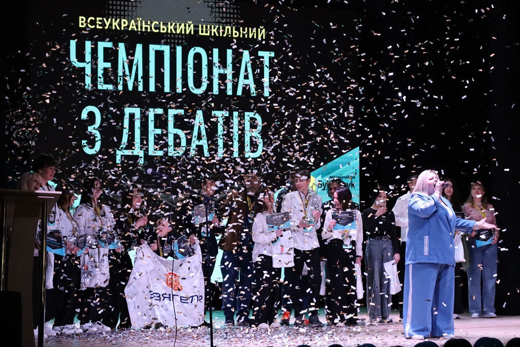 У Звягелі відбулося урочисте закриття Всеукраїнського шкільного чемпіонату з дебатів