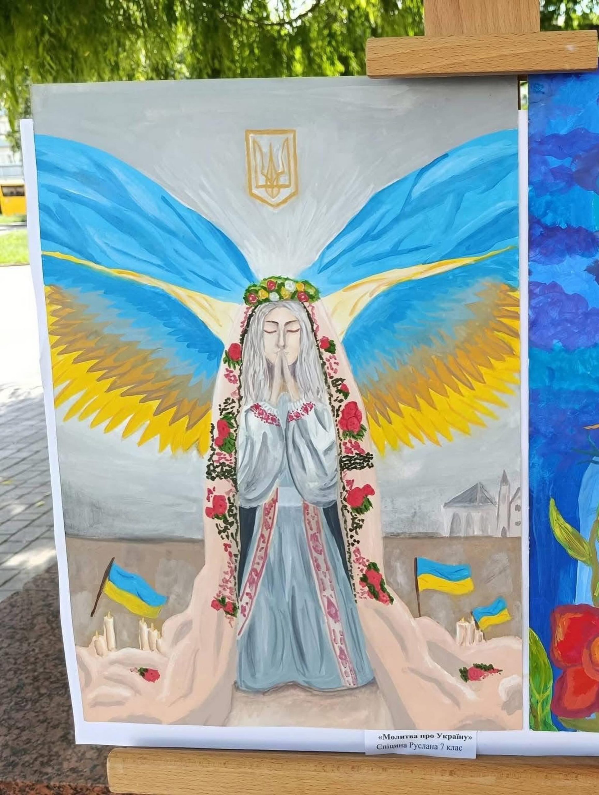 Виставка дитячого малюнка до Дня Героїв України