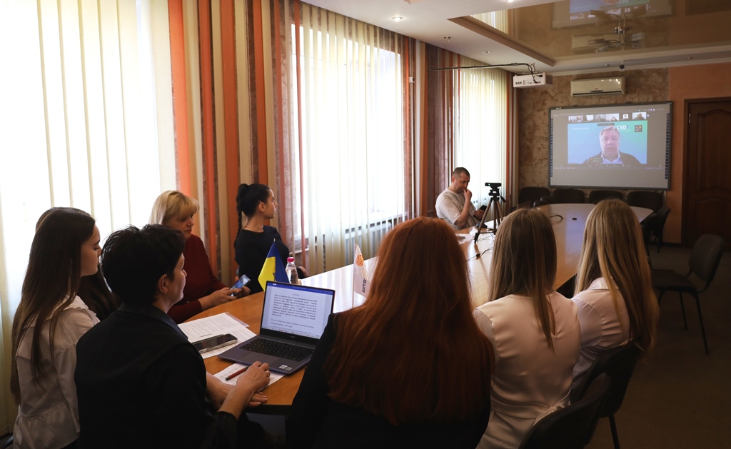 Звягельська громада презентувала досвід впровадження Інклюзивного шкільного громадського  Міжнародному Цифровому Мості