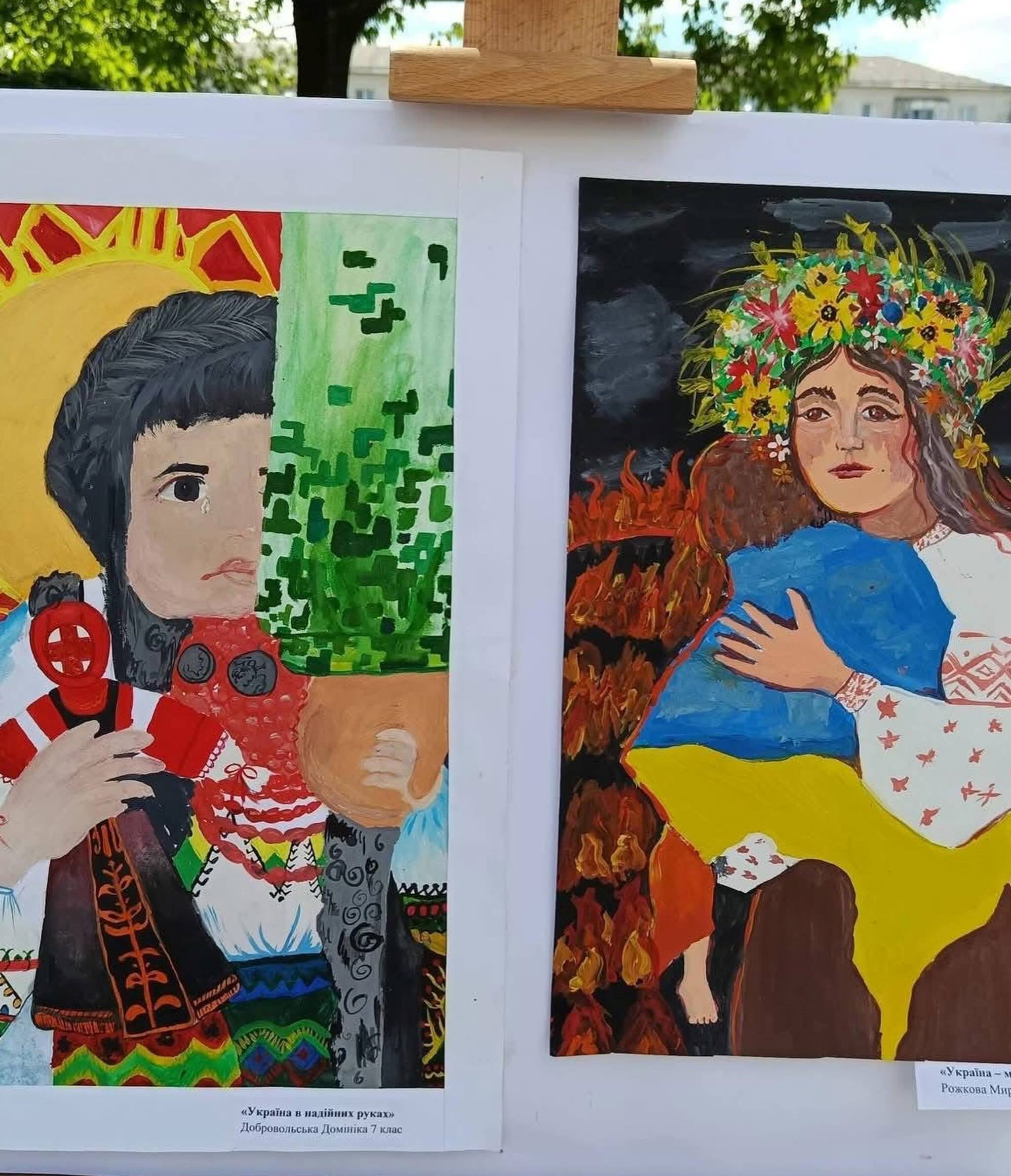 Виставка дитячого малюнка до Дня Героїв України