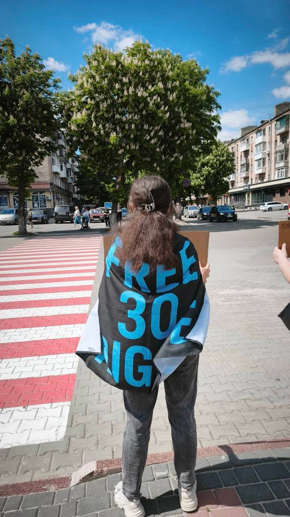 У Звягелі відбулася акція-нагадування на підтримку військовополонених та зниклих безвісти Героїв