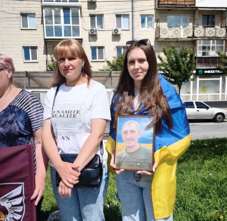 У Звягелі відбулася акція-нагадування на підтримку військовополонених та зниклих безвісти Героїв