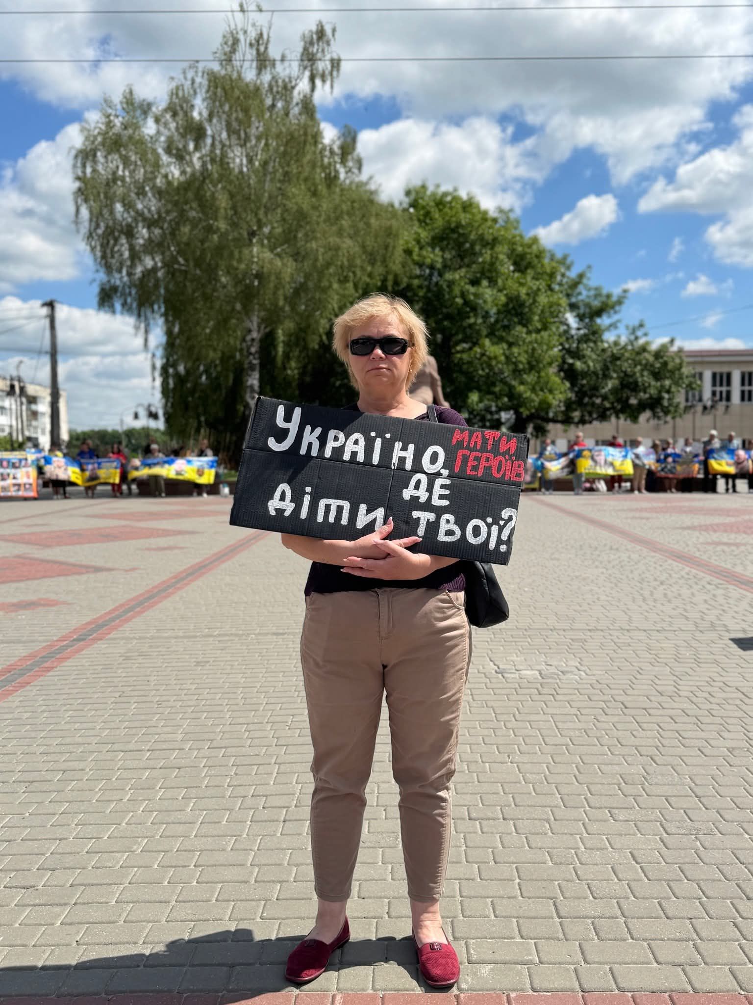 У Звягелі відбулася акція-нагадування на підтримку військовополонених та зниклих безвісти Героїв