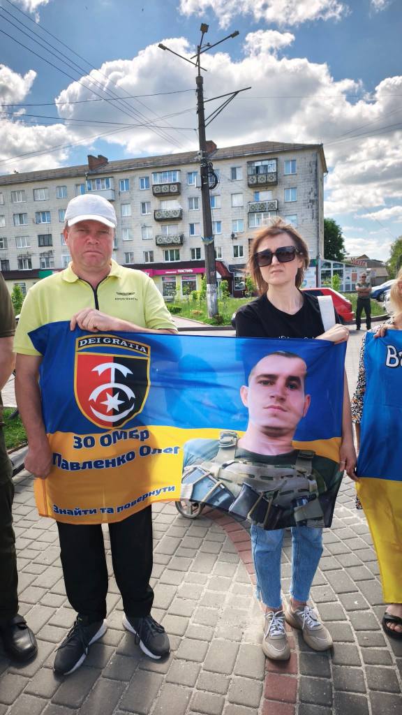 У Звягелі відбулася акція-нагадування на підтримку військовополонених та зниклих безвісти Героїв