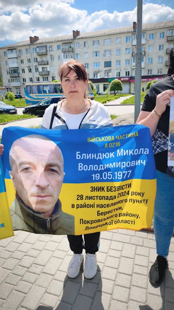 У Звягелі відбулася акція-нагадування на підтримку військовополонених та зниклих безвісти Героїв
