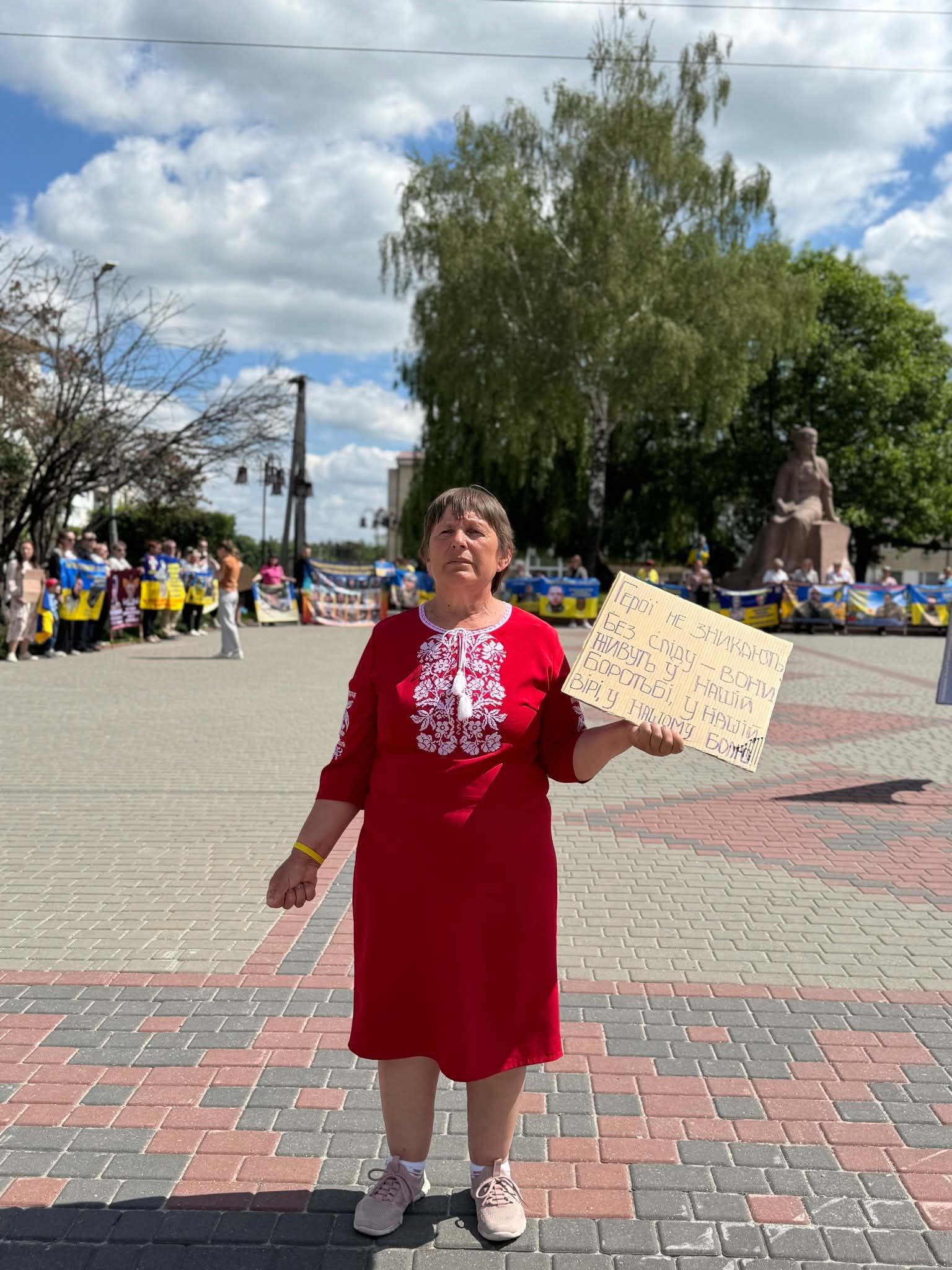 У Звягелі відбулася акція-нагадування на підтримку військовополонених та зниклих безвісти Героїв