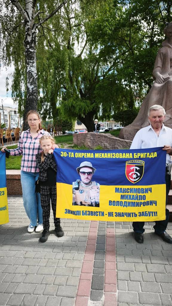 У Звягелі відбулася акція-нагадування на підтримку військовополонених та зниклих безвісти Героїв