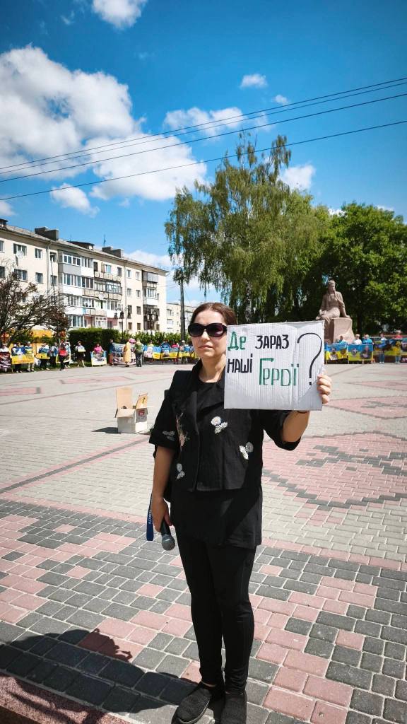 У Звягелі відбулася акція-нагадування на підтримку військовополонених та зниклих безвісти Героїв