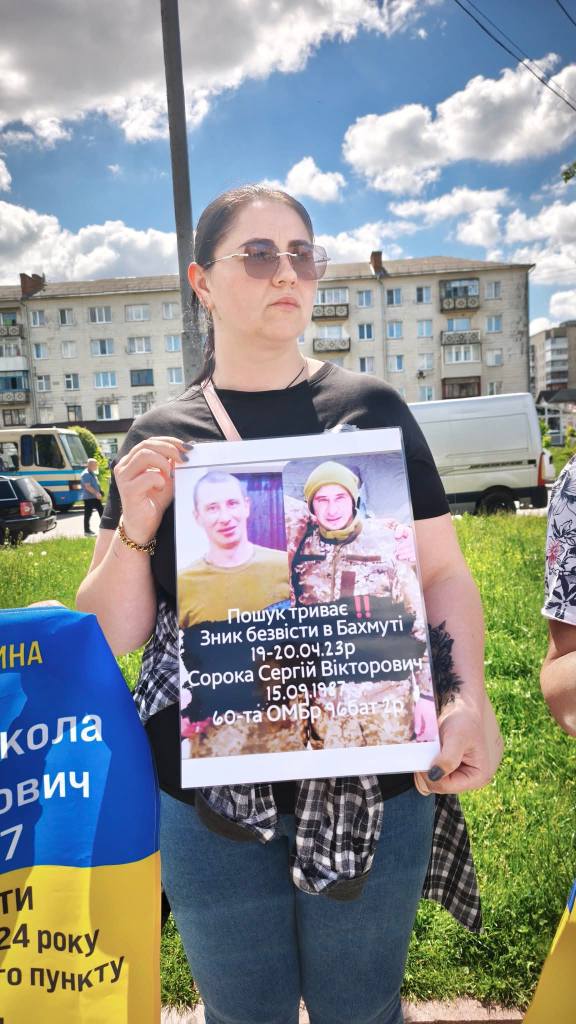 У Звягелі відбулася акція-нагадування на підтримку військовополонених та зниклих безвісти Героїв
