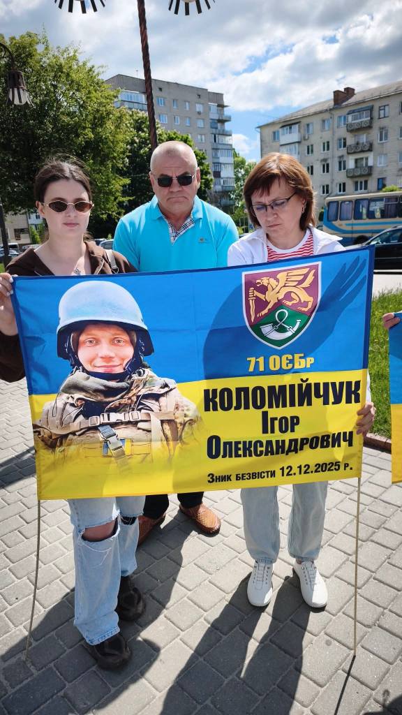 У Звягелі відбулася акція-нагадування на підтримку військовополонених та зниклих безвісти Героїв