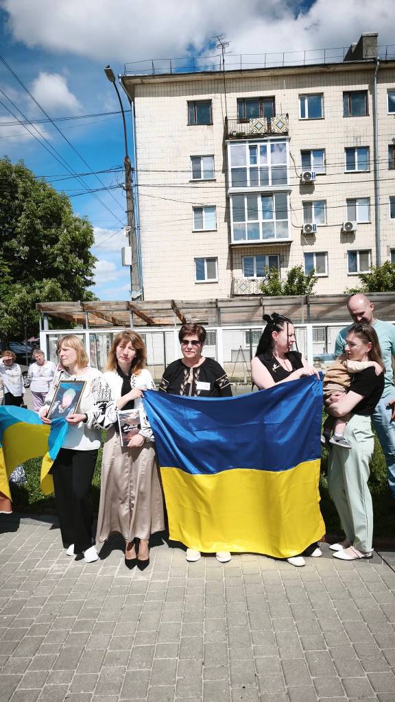 У Звягелі відбулася акція-нагадування на підтримку військовополонених та зниклих безвісти Героїв