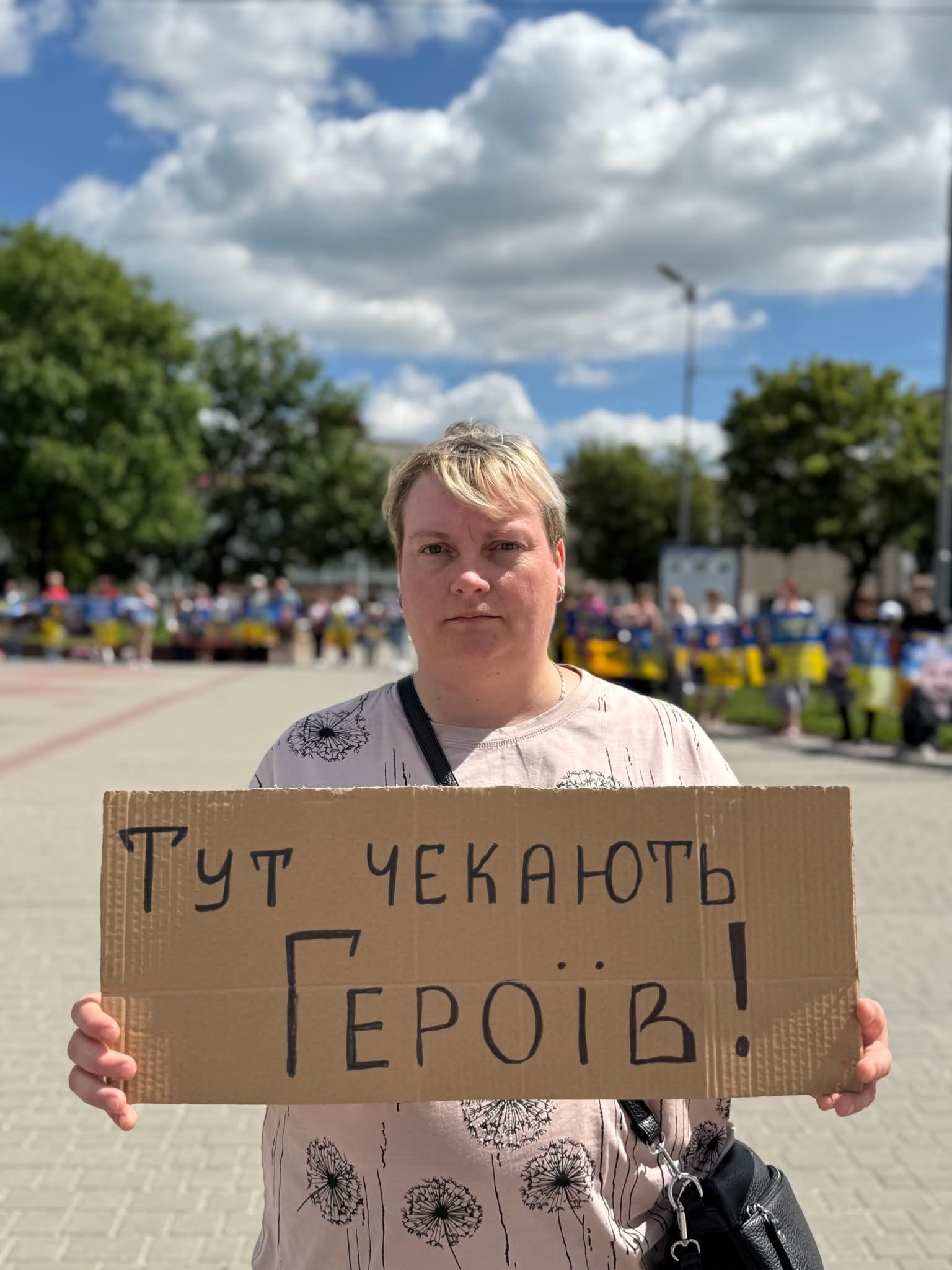 У Звягелі відбулася акція-нагадування на підтримку військовополонених та зниклих безвісти Героїв