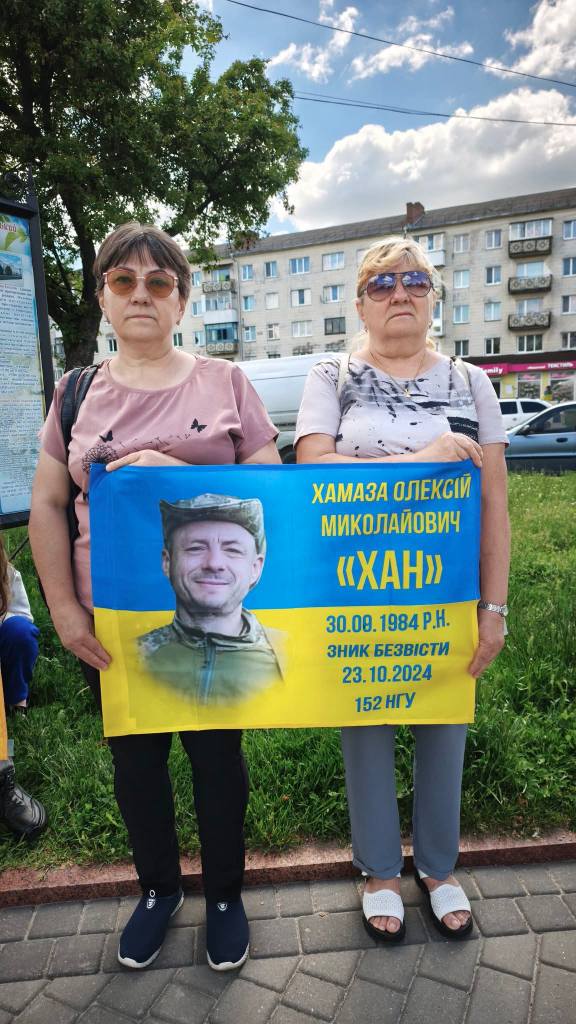 У Звягелі відбулася акція-нагадування на підтримку військовополонених та зниклих безвісти Героїв