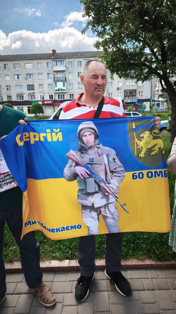 У Звягелі відбулася акція-нагадування на підтримку військовополонених та зниклих безвісти Героїв