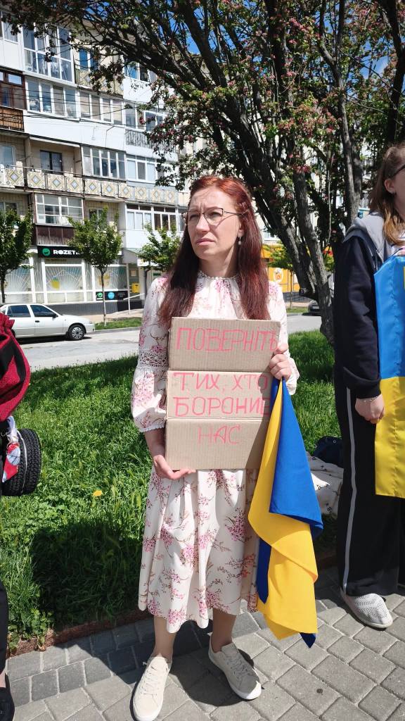 У Звягелі відбулася акція-нагадування на підтримку військовополонених та зниклих безвісти Героїв