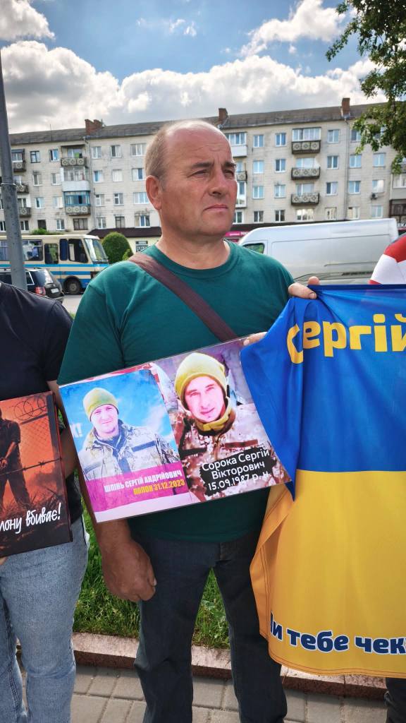 У Звягелі відбулася акція-нагадування на підтримку військовополонених та зниклих безвісти Героїв