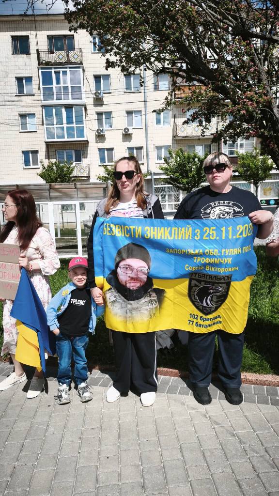У Звягелі відбулася акція-нагадування на підтримку військовополонених та зниклих безвісти Героїв