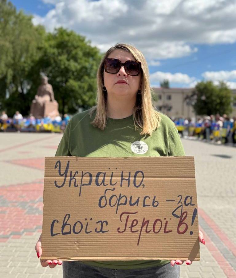 У Звягелі відбулася акція-нагадування на підтримку військовополонених та зниклих безвісти Героїв