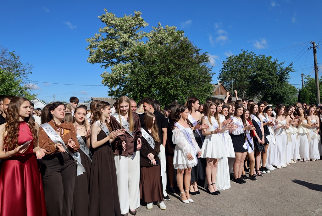 У Ліцеї №1 Звягельської міської ради пролунав останній дзвоник
