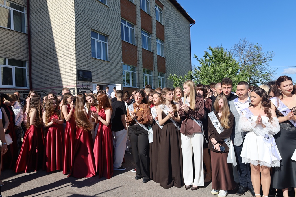 У Ліцеї №1 Звягельської міської ради пролунав останній дзвоник