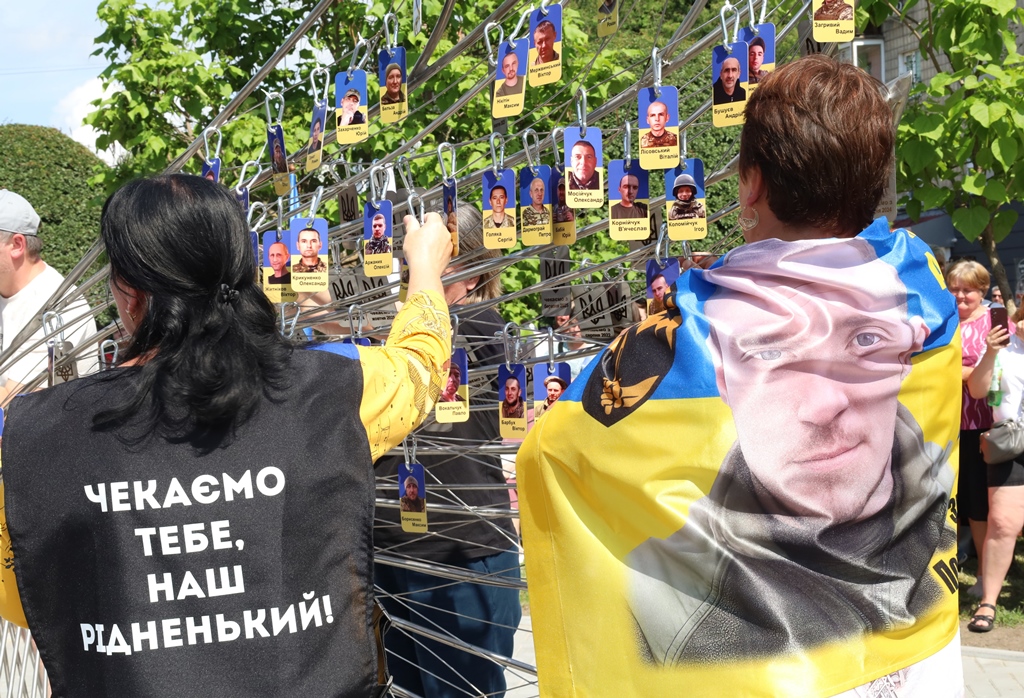 У Звягелі відкрили пам’ятний меморіал «Крила надії», присвячений зниклим безвісти Захисникам і Захисницям України